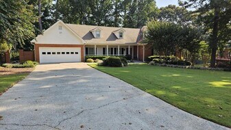 5278 Browning Way SW in Lilburn, GA - Building Photo