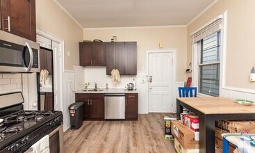 1431 W Belmont Ave, Unit 2R in Chicago, IL - Building Photo - Building Photo