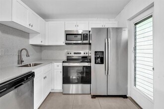 1398 NE 191st St in Miami, FL - Building Photo - Building Photo
