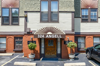 320-324 Angell St in Providence, RI - Foto de edificio - Building Photo