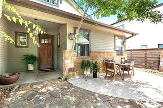 926 E 54th St-Unit -B in Austin, TX - Building Photo - Building Photo