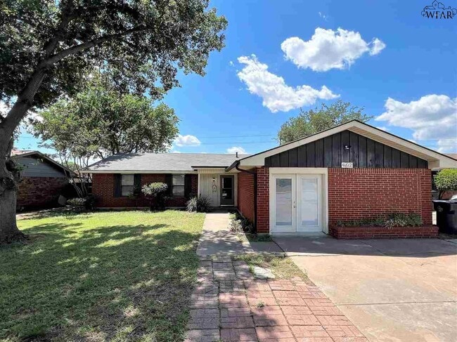 property at 4612 Summit Dr