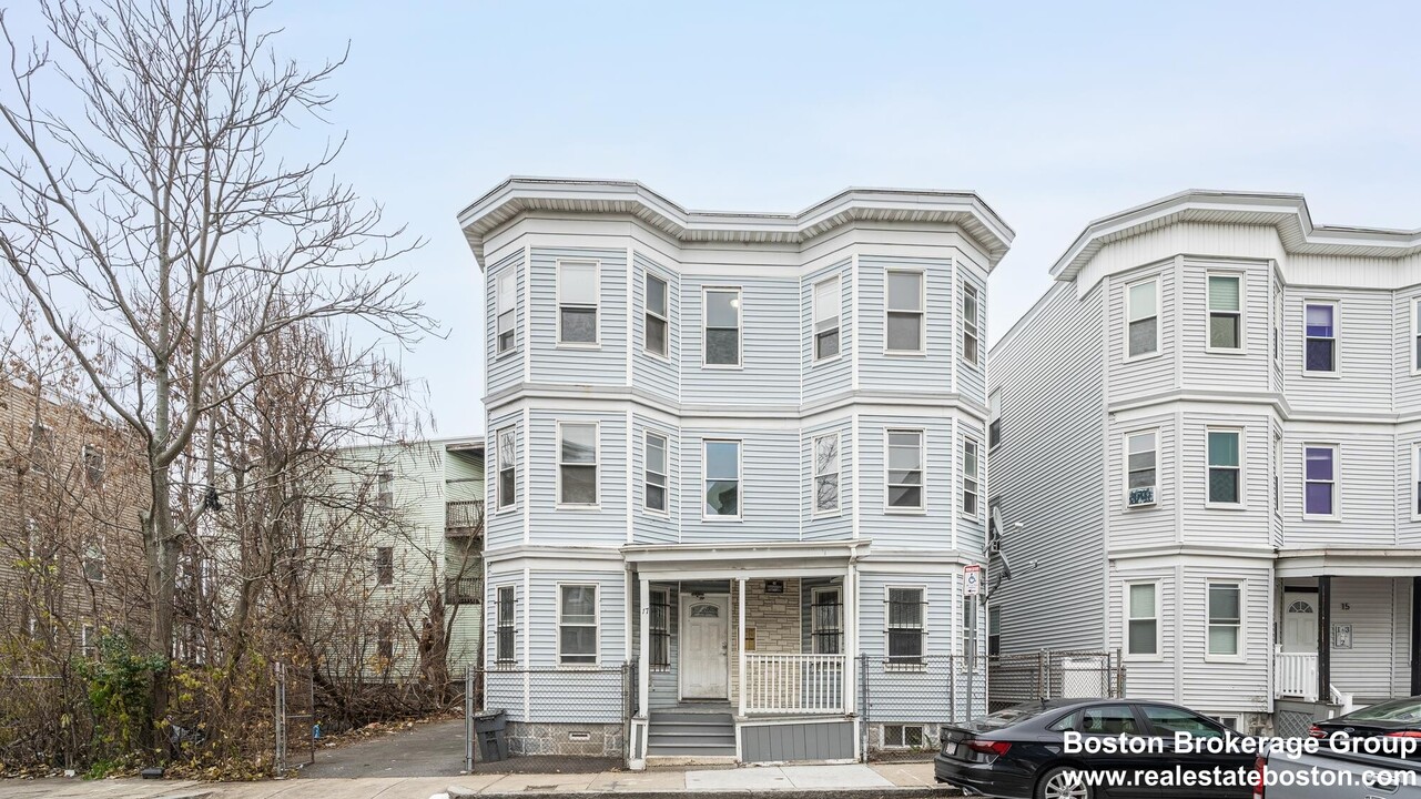 17 Cawfield St, Unit #2 in Boston, MA - Building Photo