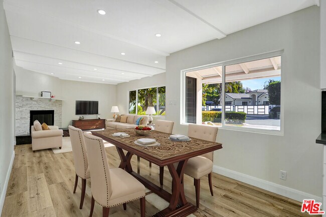 23153 Gonzales Dr in Los Angeles, CA - Building Photo - Building Photo
