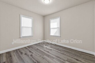 697 Lounsbury Ave in Pontiac, MI - Building Photo - Building Photo