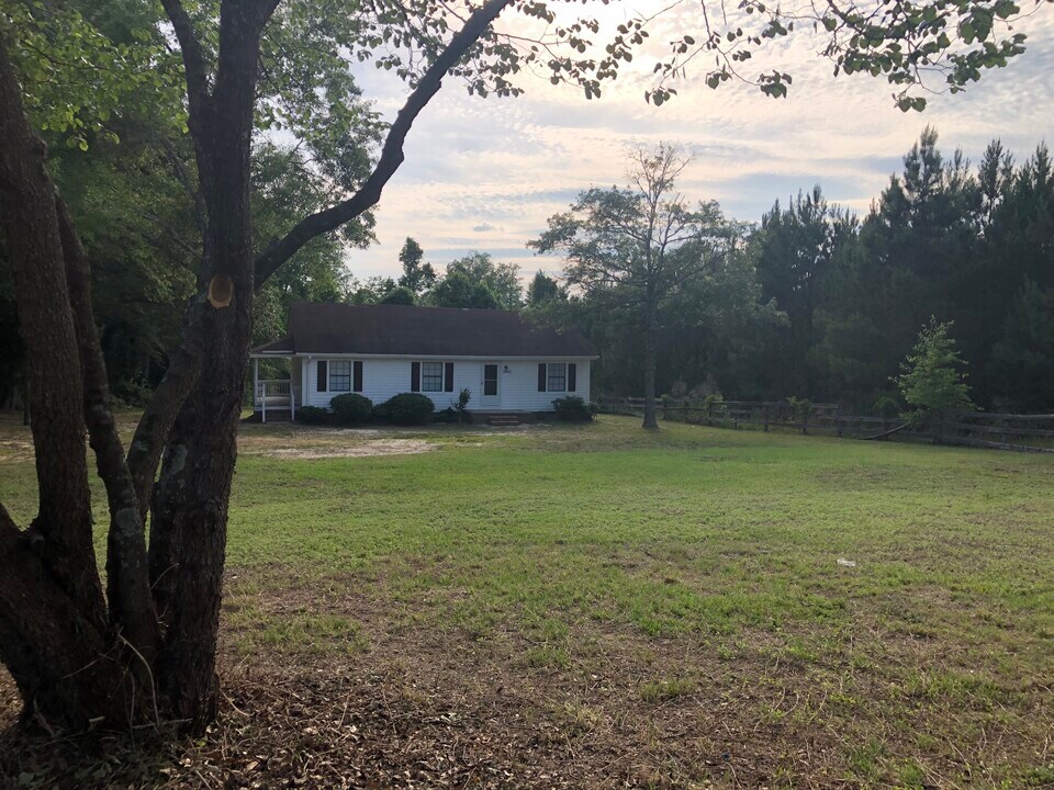 2245 NC 55 W in Coats, NC - Building Photo