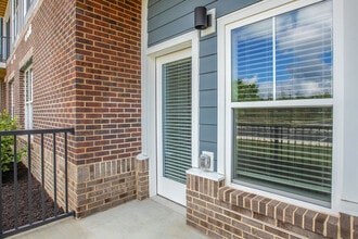 Park Landing in Woodbridge, VA - Building Photo - Building Photo