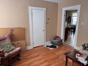 273 Cardinal Medeiros Ave, Unit 2 in Cambridge, MA - Building Photo - Building Photo