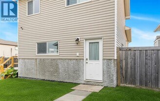 8836-8896 96 Ave in Grande Prairie, AB - Building Photo