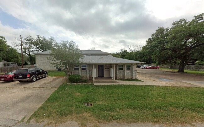 225 S 13th St in West Columbia, TX - Building Photo - Building Photo