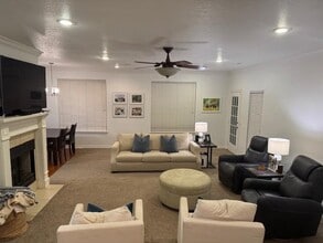 2580 E Neely Pl in Fayetteville, AR - Building Photo - Building Photo