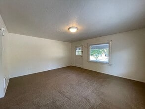 1-1261 1/2 N Washington St in Eugene, OR - Building Photo - Building Photo