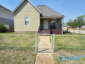 2700 9th Ave SW in Huntsville, AL - Building Photo