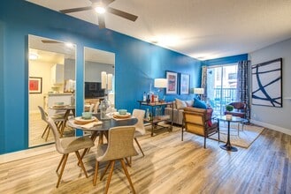 URBANLUX FLEUR PREMIUM in Los Angeles, CA - Foto de edificio - Building Photo