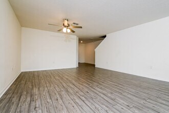 5367 Companion Ln in Tampa, FL - Foto de edificio - Building Photo