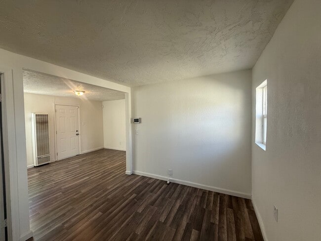 561 Valley Ave, Unit B in Barstow, CA - Building Photo - Building Photo