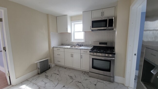 222 Snyder St, Unit #2 in Orange, NJ - Building Photo - Building Photo