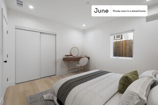 Room in Shared 3 bed/2 bath home in Los Angeles, CA - Building Photo