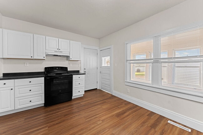 property at 503 W 5th Ave
