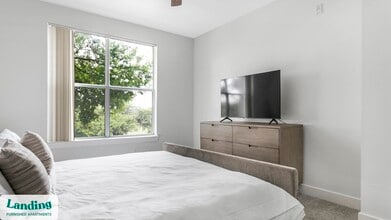 7373 Valley View Ln, Unit 2051 in Dallas, TX - Foto de edificio - Building Photo