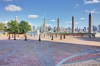 20 Ave At Port Imperial, Unit 231- FURNISHED optional in West New York, NJ - Foto de edificio - Building Photo