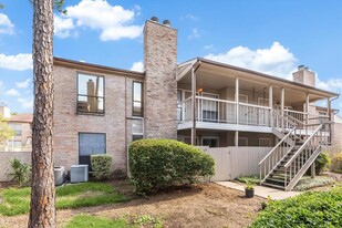 2100 Wilcrest Dr in Houston, TX - Building Photo