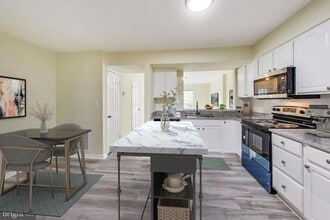 18032 Olde Port Ln in Triangle, VA - Building Photo - Building Photo