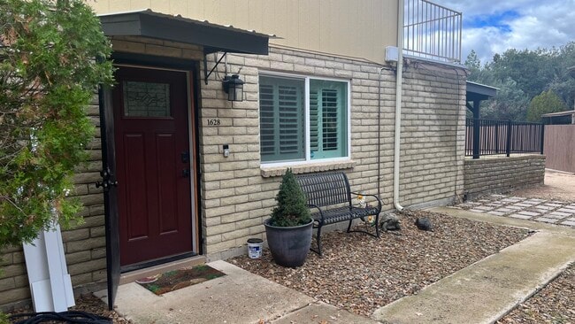 property at 1628 W Lindley Dr