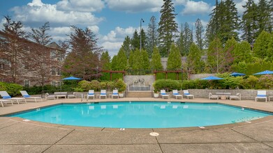 Reflections by Windsor in Redmond, WA - Foto de edificio - Building Photo