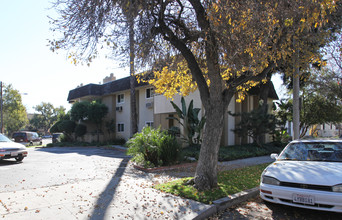 170 W Ash Ave in Burbank, CA - Building Photo - Building Photo