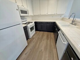 4328 Mammoth Ave, Unit 201 in Los Angeles, CA - Building Photo