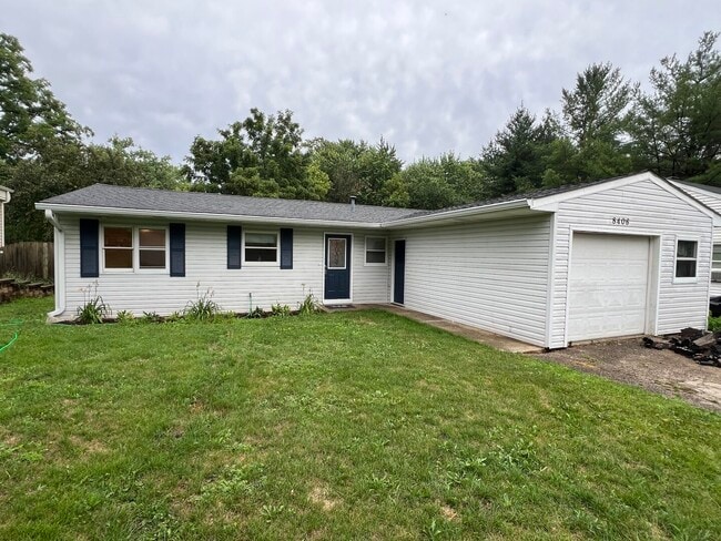 8406 Russell St in Cary, IL - Foto de edificio - Building Photo