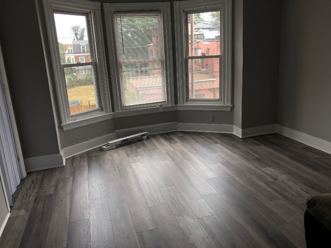 139 E Duval St