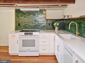 46 York St in Lambertville, NJ - Building Photo - Building Photo