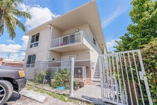 621 SW 15th Ave in Miami, FL - Building Photo