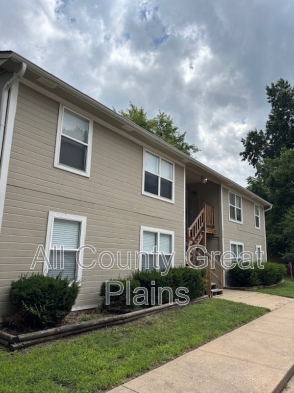 property at 609 S Lakehurst Dr