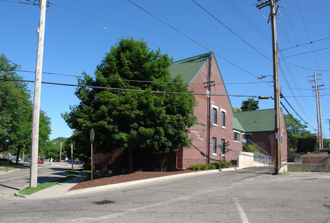 Evergreen Point in East Lansing, MI - Foto de edificio - Primary Photo