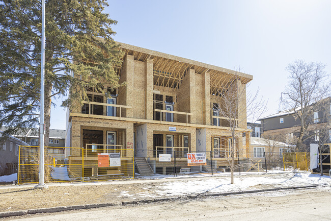 1924 26A St SW in Calgary, AB - Building Photo - Building Photo