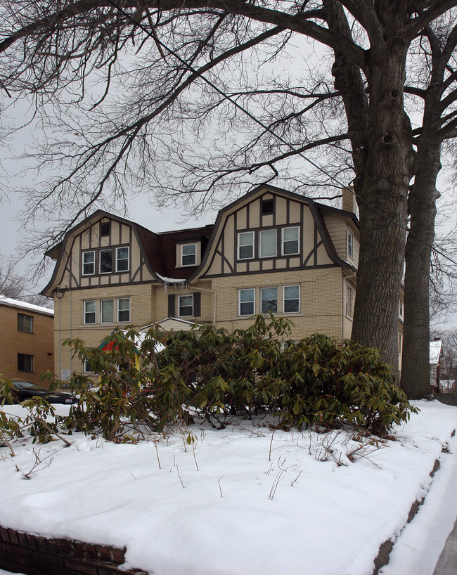 133 N Portage Path in Akron, OH - Foto de edificio - Building Photo