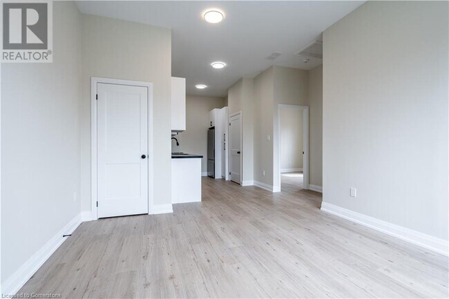 732 11th Ave in Hamilton, ON - Building Photo - Building Photo