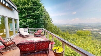 1985 Randy Dr in Hendersonville, NC - Building Photo - Building Photo