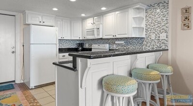 6201 Padre Blvd in South Padre Island, TX - Foto de edificio - Building Photo