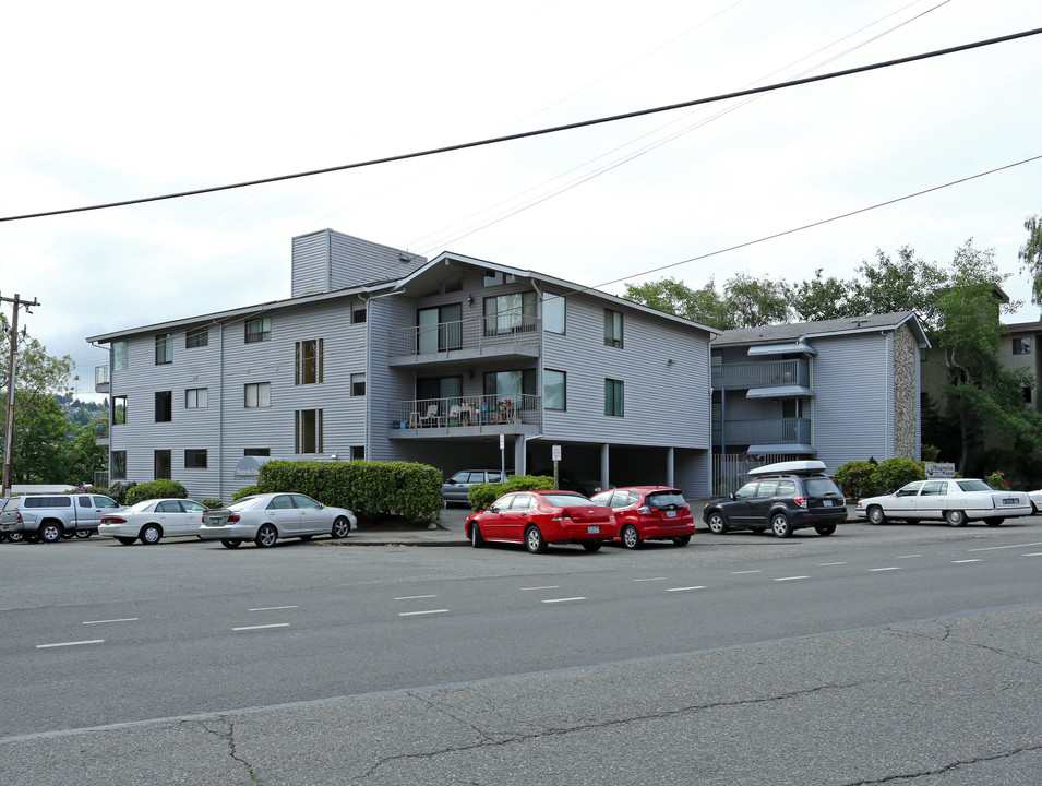 Magnolia View in Seattle, WA - Building Photo