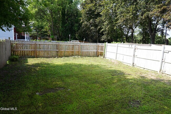 21 Grove Pl in Schenectady, NY - Building Photo - Building Photo