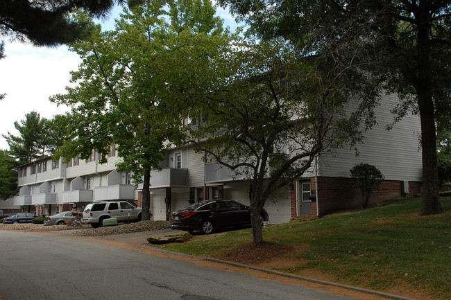 Shangri-La Townhomes in Plum, PA - Foto de edificio - Building Photo