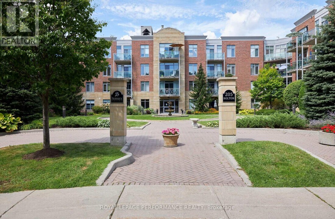 205 Bolton St in Ottawa, ON - Building Photo