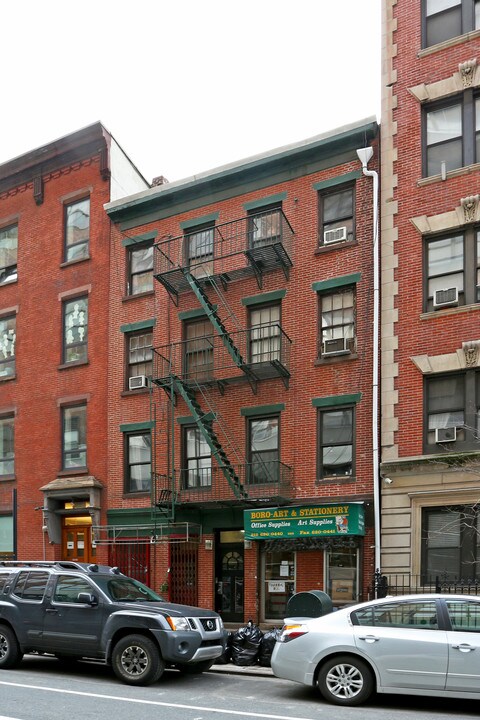 328 W 15th St in New York, NY - Building Photo