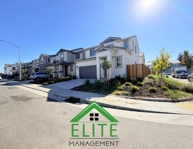 5281 Senesta Cir in Sacramento, CA - Building Photo - Building Photo