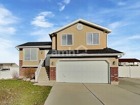 1496 N 2150 W in Clinton, UT - Building Photo