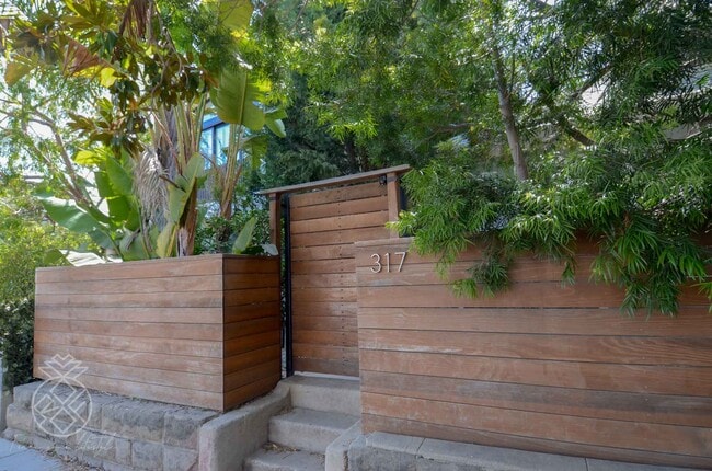 317 6th Ave, Unit A in Venice, CA - Building Photo - Building Photo